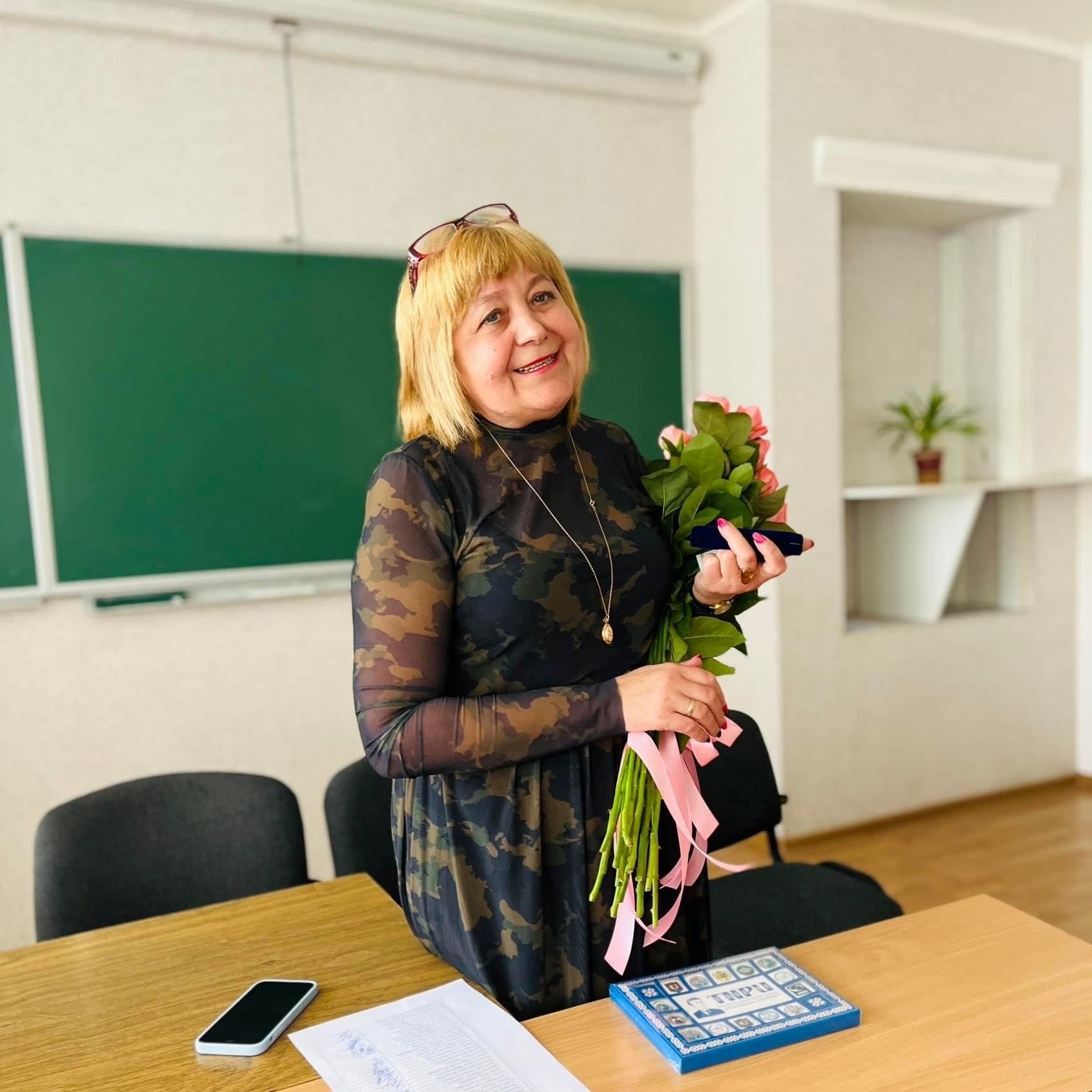 Тетяна Пилипівна дякує колегам за плідну співпрацю впродовж багатьох років